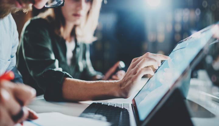 Auf digitale Informationen zuzugreifen