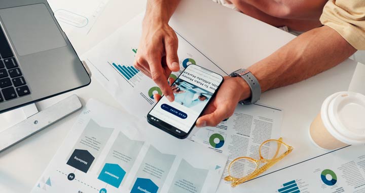 Eine eigene Website als zentraler Knotenpunkt der Marketingstrategie einsetzen
